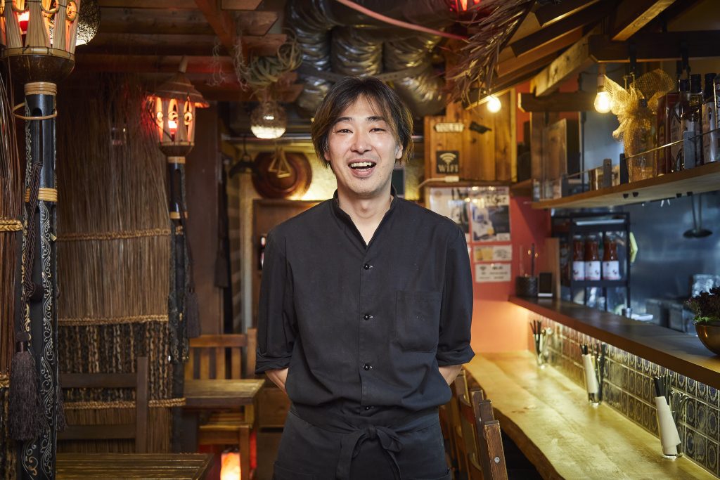アジアンバルglowのスタッフ